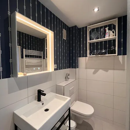 Lighthousestudio & *